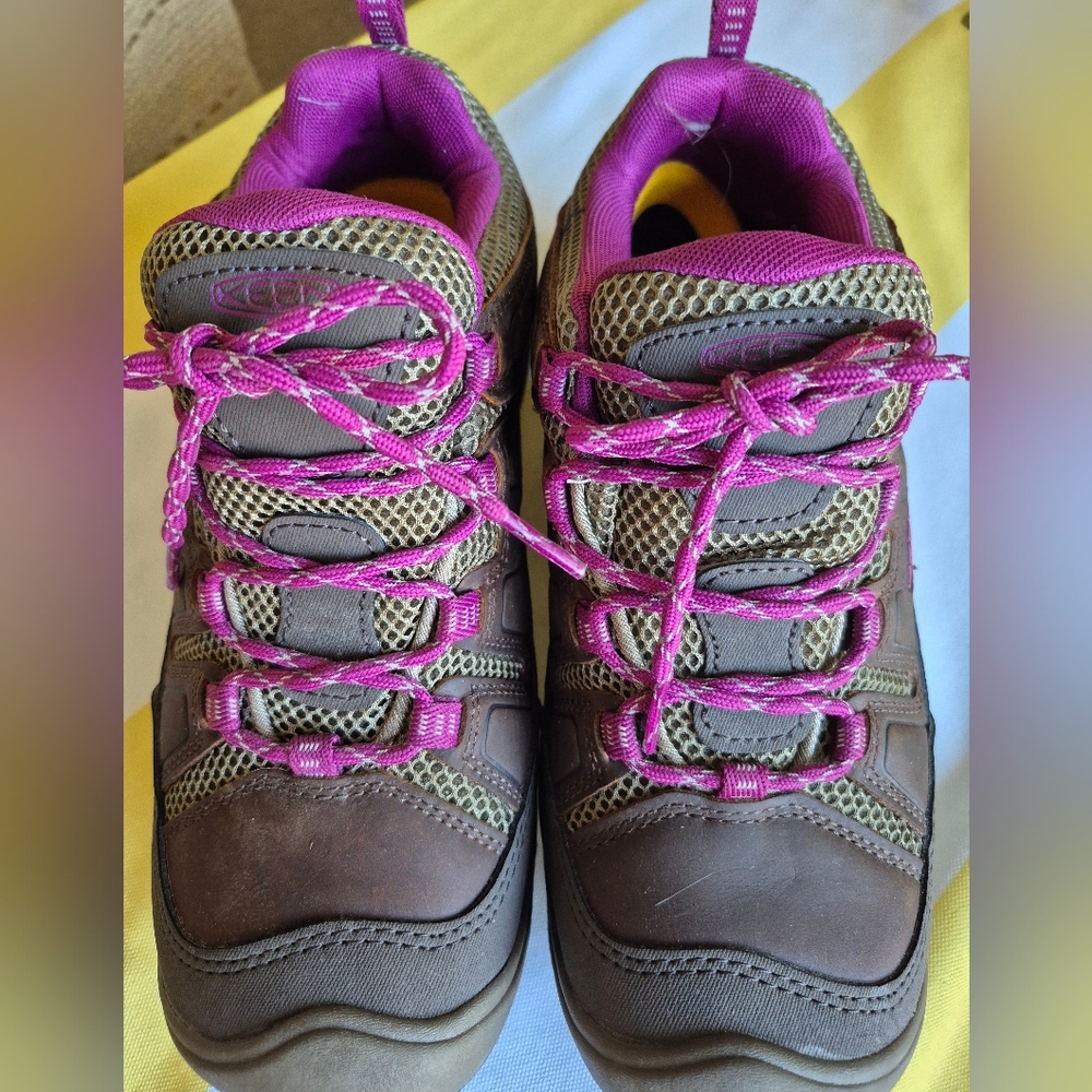 Keen Oakridge hiking women's outdoor trail shoes 1015364. Size 9.5